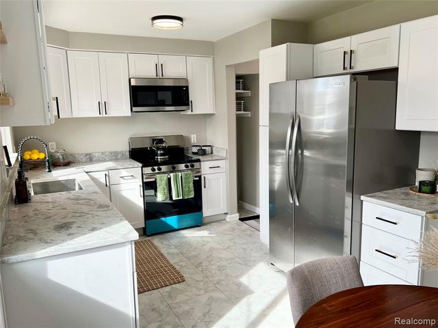 24545 Greenbrier Avenue, Eastpointe, MI 48021