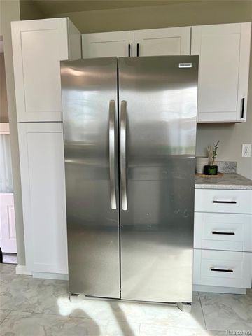 24545 Greenbrier Avenue, Eastpointe, MI 48021