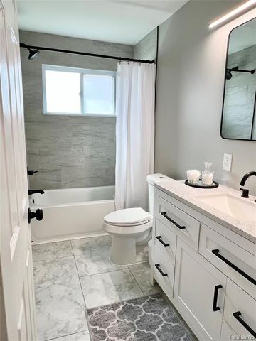 24545 Greenbrier Avenue, Eastpointe, MI 48021