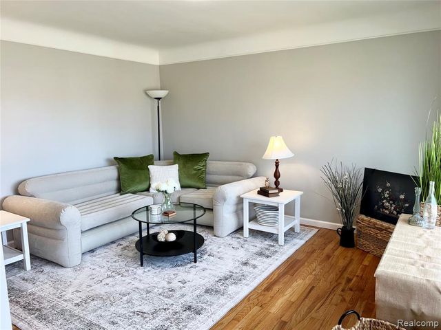 24545 Greenbrier Avenue, Eastpointe, MI 48021