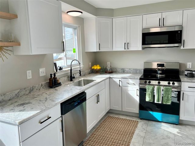 24545 Greenbrier Avenue, Eastpointe, MI 48021