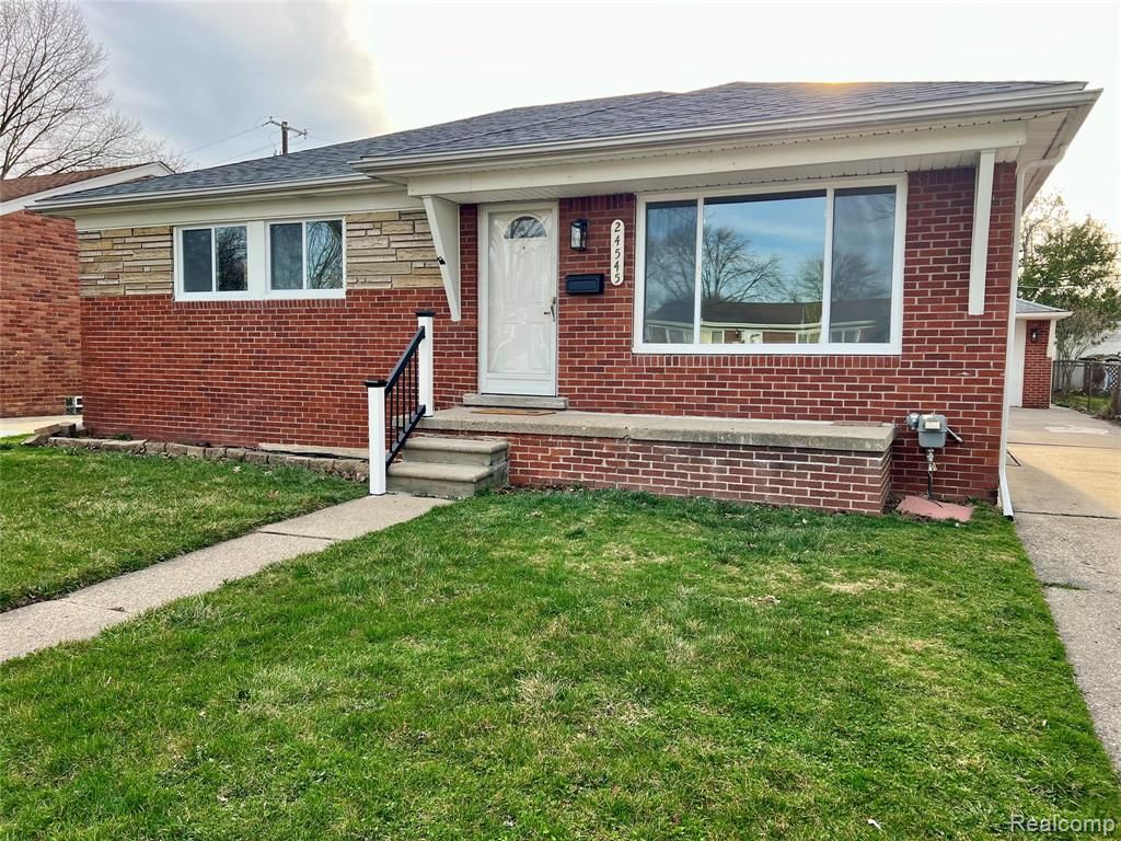 24545 Greenbrier Avenue, Eastpointe, MI 48021