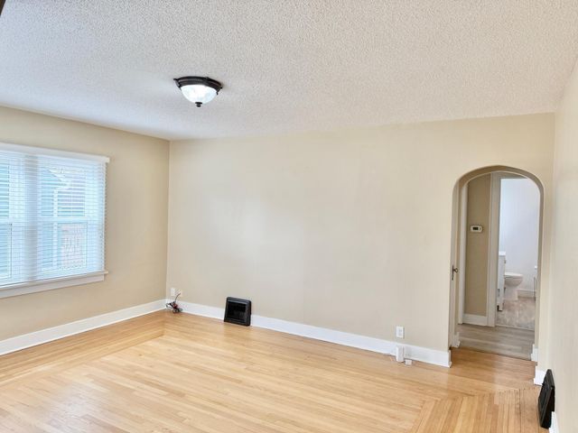 1402 S Broadway Avenue, Albert Lea, MN 56007