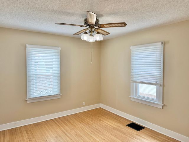 1402 S Broadway Avenue, Albert Lea, MN 56007