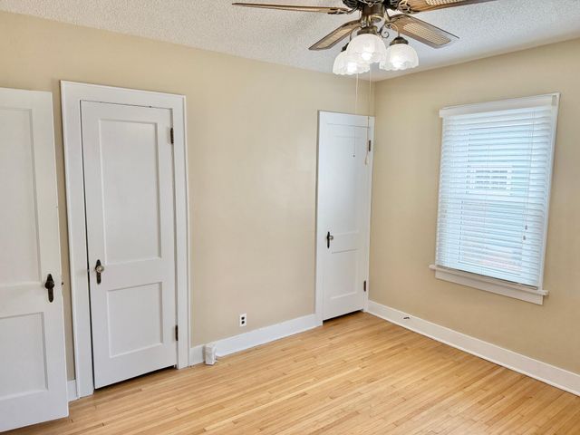 1402 S Broadway Avenue, Albert Lea, MN 56007