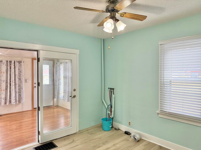 1402 S Broadway Avenue, Albert Lea, MN 56007