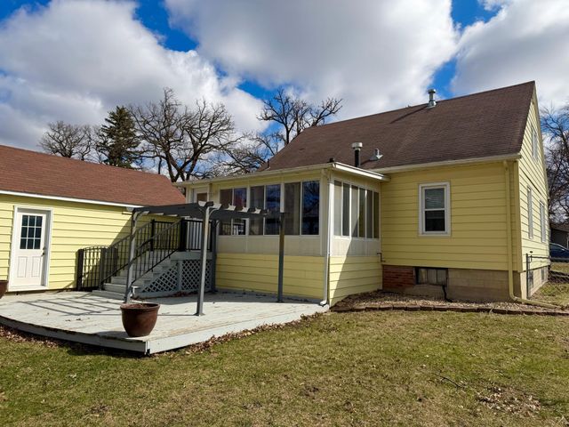 1402 S Broadway Avenue, Albert Lea, MN 56007