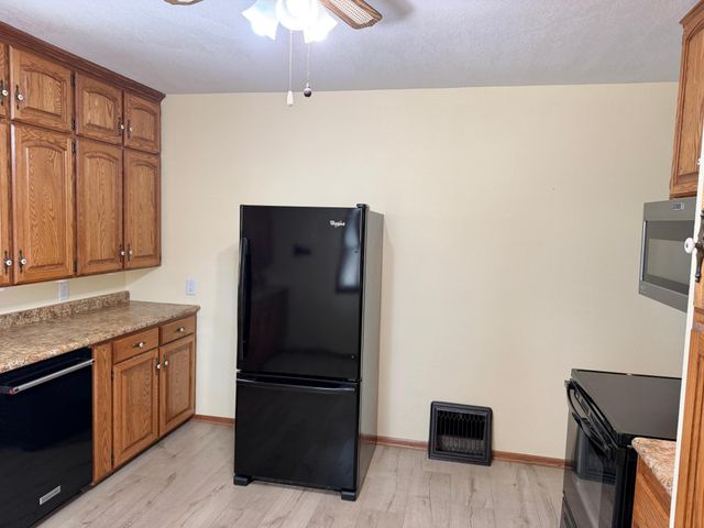 1402 S Broadway Avenue, Albert Lea, MN 56007