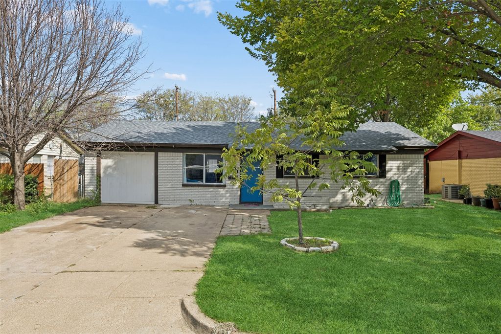 812 W Barron Avenue, Everman, TX 76140 — exterior