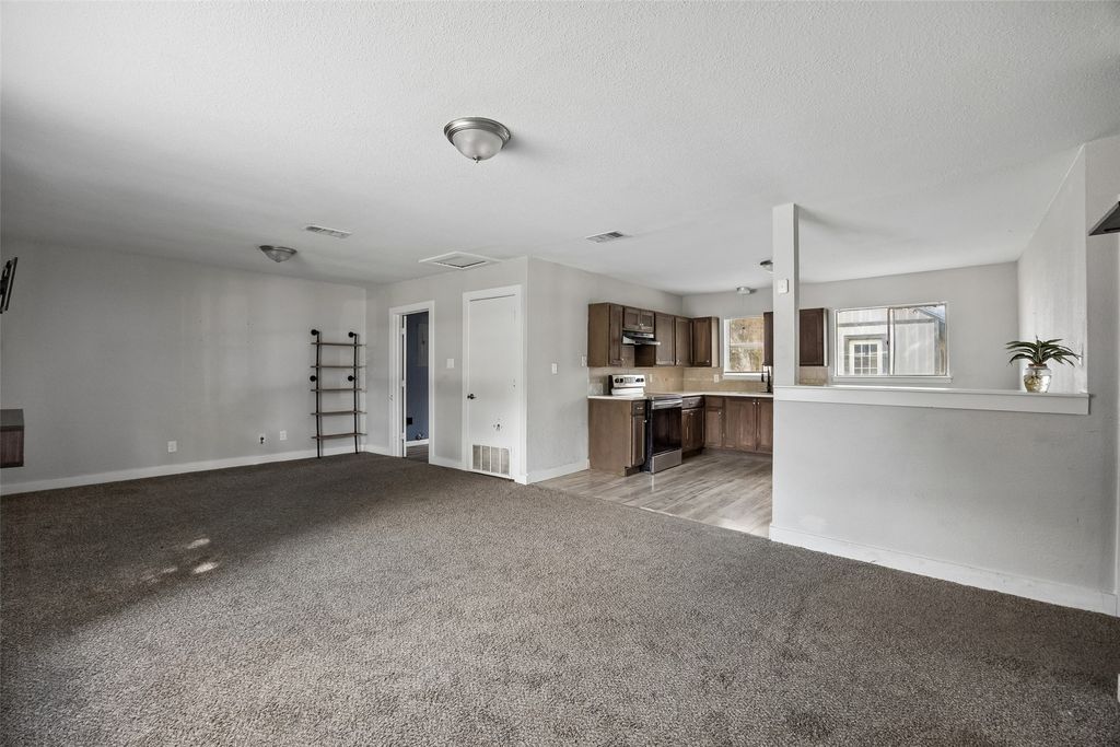 812 W Barron Avenue, Everman, TX 76140 — photo 5