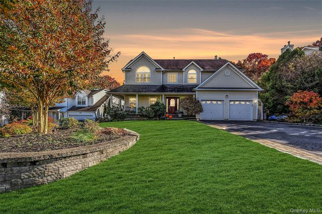 6 Laurel Crescent, Manorville, NY 11949