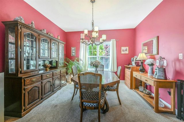 6 Laurel Crescent, Manorville, NY 11949