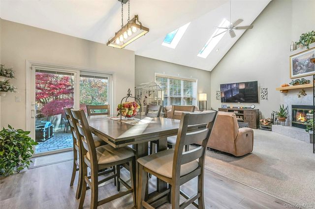 6 Laurel Crescent, Manorville, NY 11949