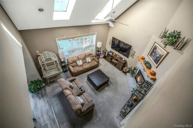 6 Laurel Crescent, Manorville, NY 11949