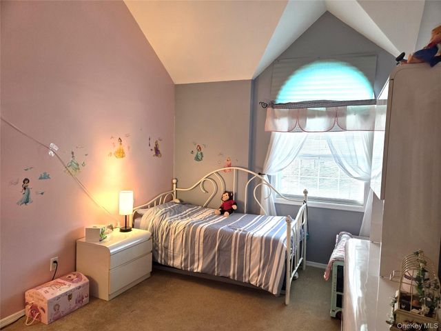 6 Laurel Crescent, Manorville, NY 11949