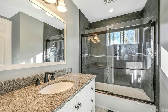 6 Laurel Crescent, Manorville, NY 11949