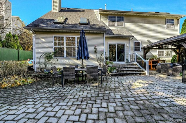 6 Laurel Crescent, Manorville, NY 11949