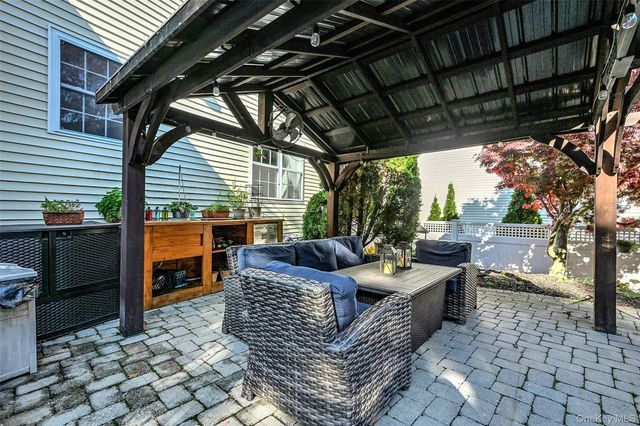 6 Laurel Crescent, Manorville, NY 11949