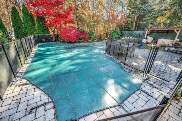 6 Laurel Crescent, Manorville, NY 11949