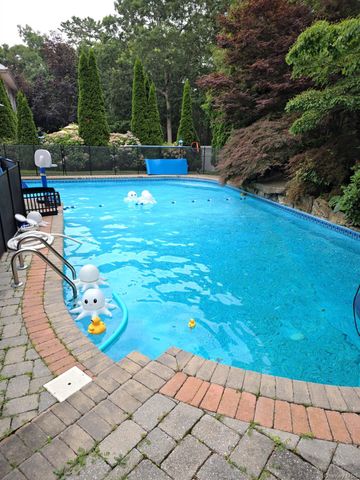 6 Laurel Crescent, Manorville, NY 11949