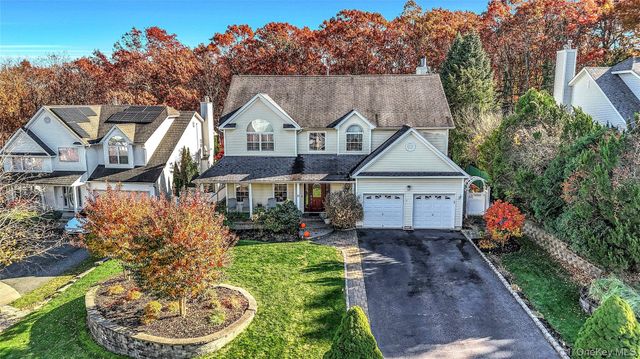 6 Laurel Crescent, Manorville, NY 11949