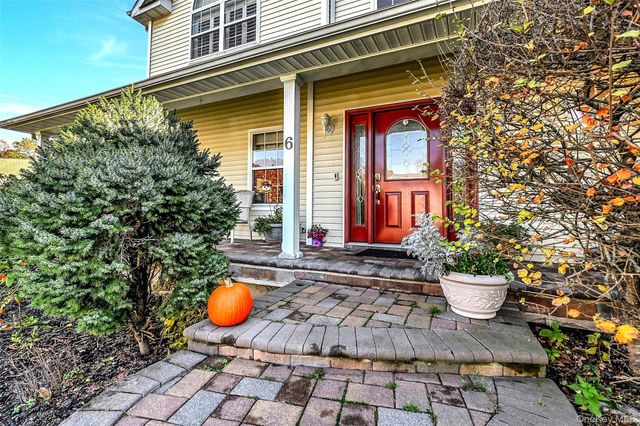 6 Laurel Crescent, Manorville, NY 11949