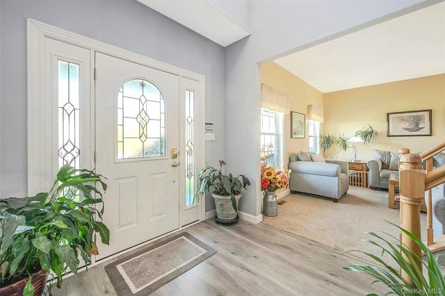 6 Laurel Crescent, Manorville, NY 11949