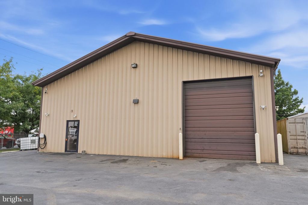 7011 BEAVER DAM RD, LEVITTOWN, PA 19057 — photo 4