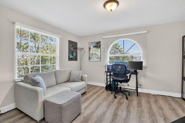 9048 Villa Portofino Circle, Boca Raton, FL 33496