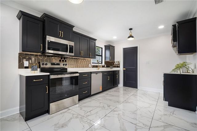 8009 Grand Oaks Drive, Theodore, AL 36582
