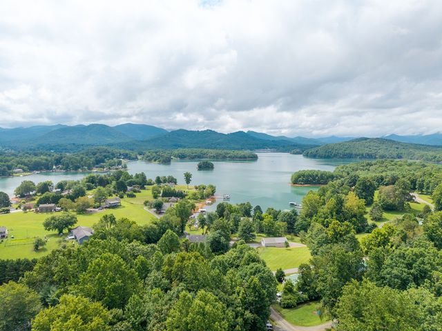 85 Buena Vista Drive, Hayesville, NC 28904