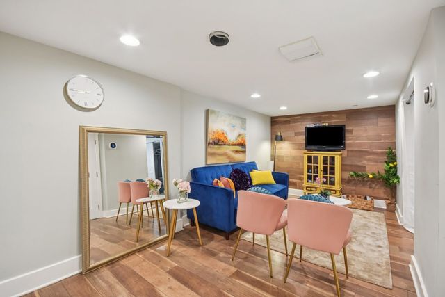 2928 N Rutherford Avenue, Chicago, IL 60634