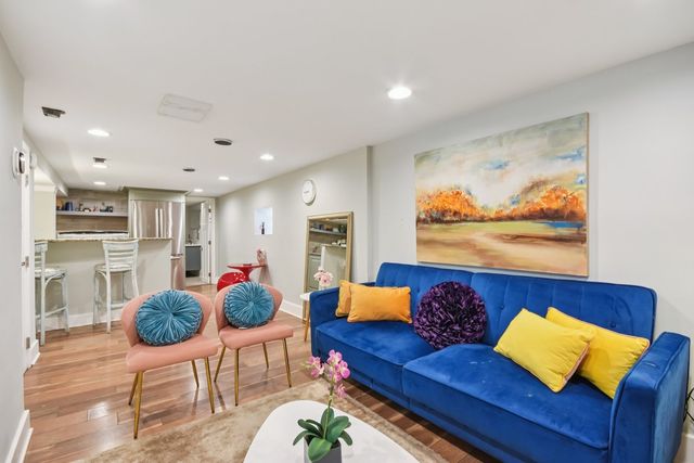 2928 N Rutherford Avenue, Chicago, IL 60634