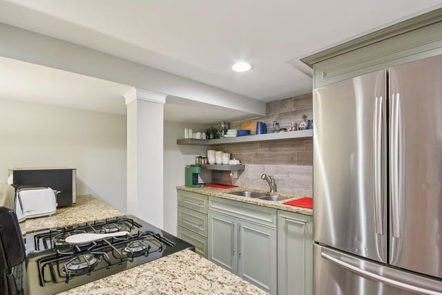 2928 N Rutherford Avenue, Chicago, IL 60634