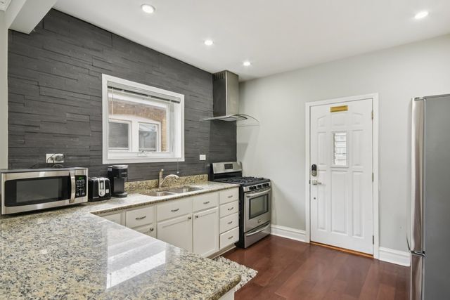 2928 N Rutherford Avenue, Chicago, IL 60634