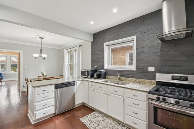 2928 N Rutherford Avenue, Chicago, IL 60634