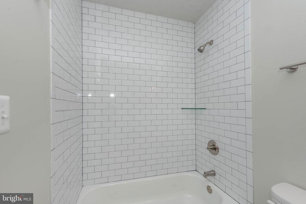 Image 12 of property listing at 400 N PATTERSON PARK AVE, Baltimore, MD 21231