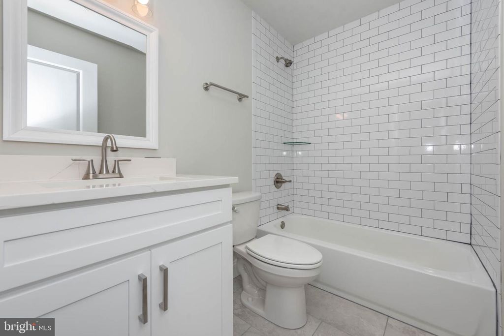 Image 15 of property listing at 400 N PATTERSON PARK AVE, Baltimore, MD 21231