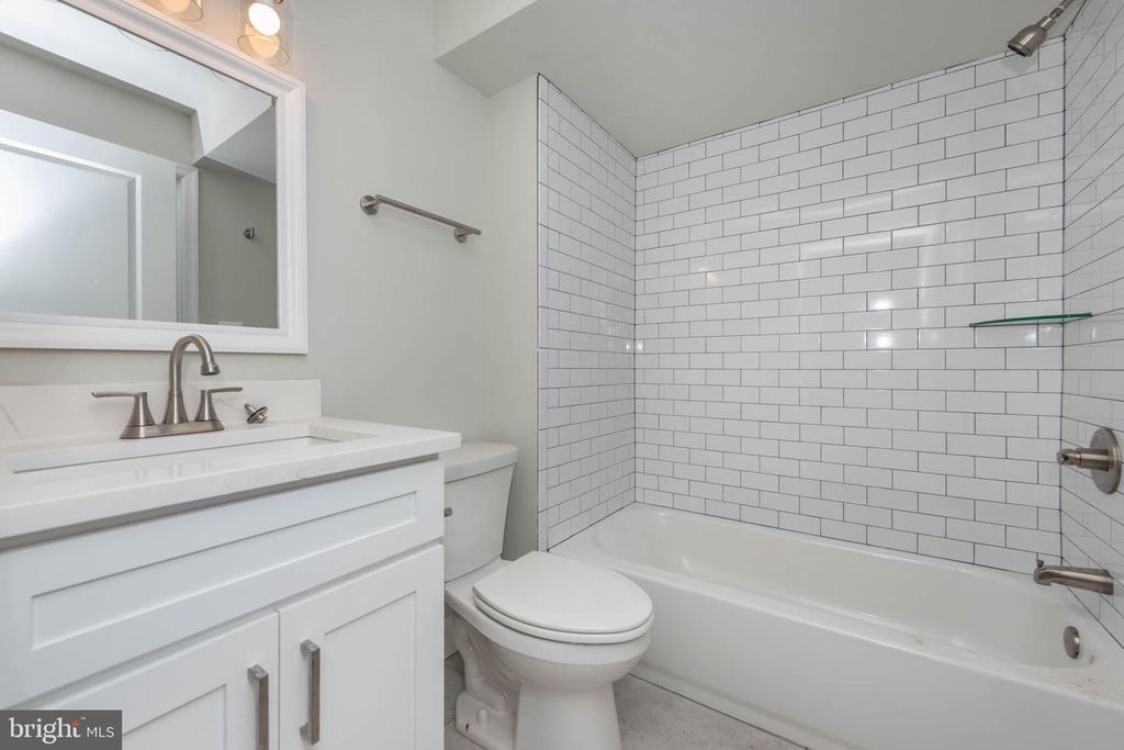 Image 18 of property listing at 400 N PATTERSON PARK AVE, Baltimore, MD 21231