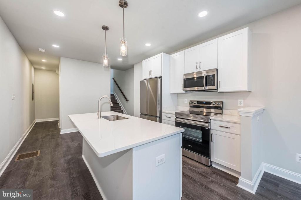 Image 2 of property listing at 400 N PATTERSON PARK AVE, Baltimore, MD 21231