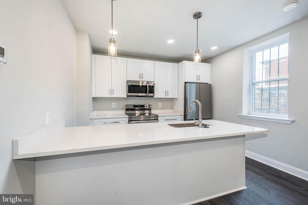Image 23 of property listing at 400 N PATTERSON PARK AVE, Baltimore, MD 21231