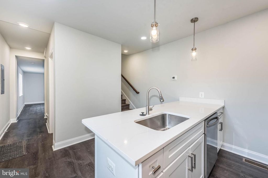 Image 24 of property listing at 400 N PATTERSON PARK AVE, Baltimore, MD 21231