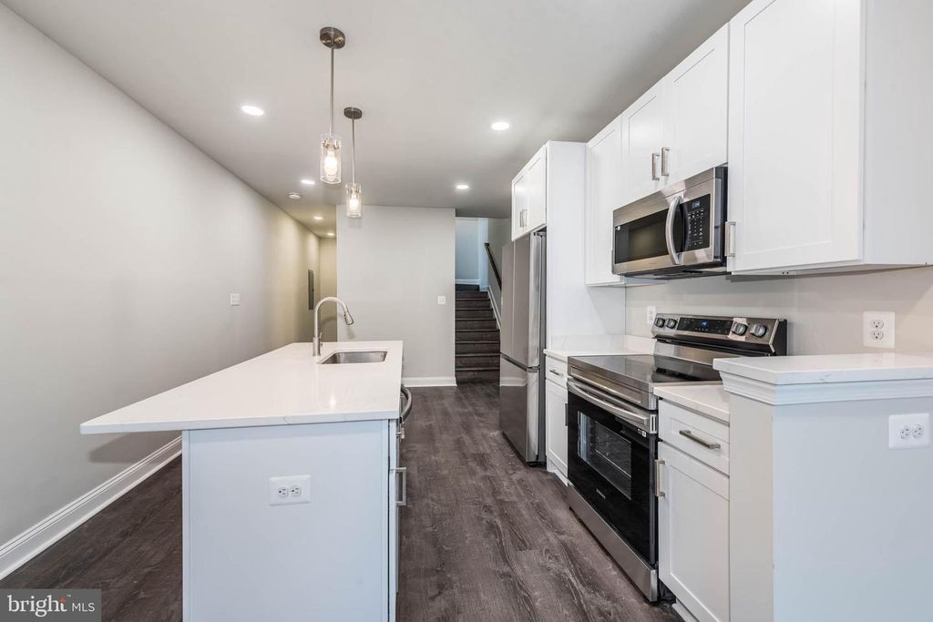 Image 3 of property listing at 400 N PATTERSON PARK AVE, Baltimore, MD 21231