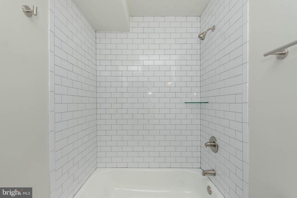 Image 32 of property listing at 400 N PATTERSON PARK AVE, Baltimore, MD 21231