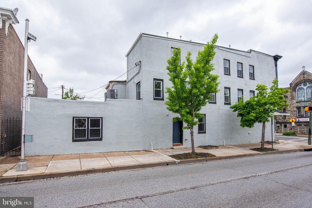 Image 41 of property listing at 400 N PATTERSON PARK AVE, Baltimore, MD 21231