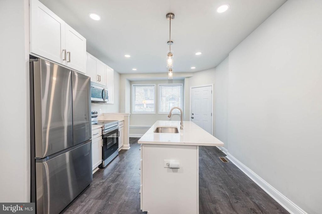 Image 6 of property listing at 400 N PATTERSON PARK AVE, Baltimore, MD 21231