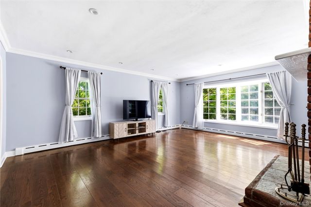505 Bryant Avenue, Roslyn Harbor, NY 11576
