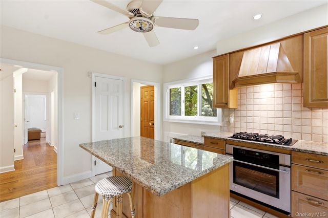 505 Bryant Avenue, Roslyn Harbor, NY 11576