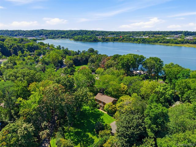 505 Bryant Avenue, Roslyn Harbor, NY 11576