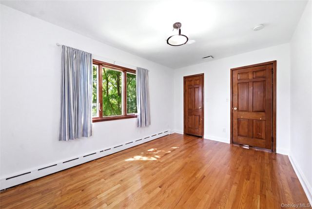 505 Bryant Avenue, Roslyn Harbor, NY 11576